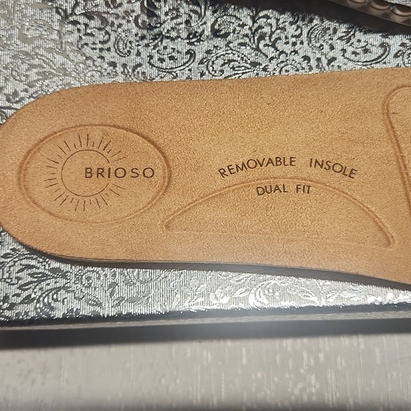 NWOB BRIOSO Women's Black Leather Shoes Size 7 1/2. - Picture 5 of 12